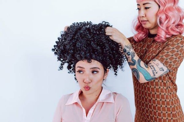 Guide ultime pour une routine cheveux bouclés parfaite