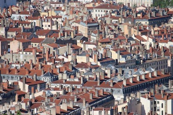 Devenir marchand de biens à Lyon: guide complet